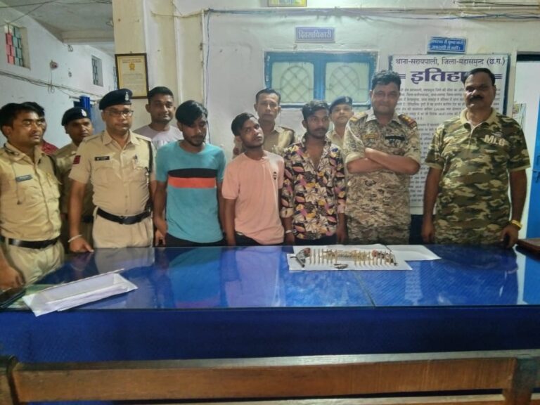 सरायपाली /रात को फ़िल्मी स्टाईल मे पिस्टल की नोक में लूट करने वाले 04 आरोपी महासमुंद पुलिस की गिरफ्त में।