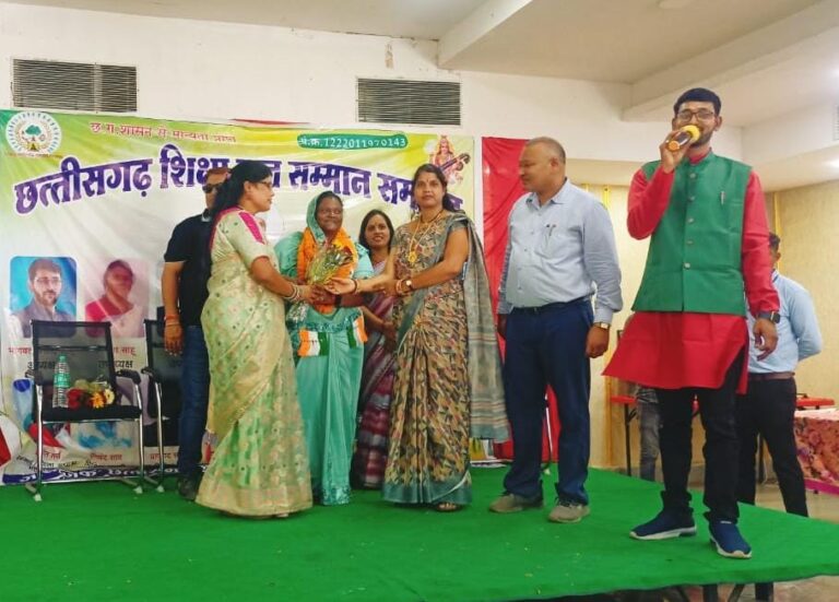 सरायपाली में राज्य स्तरीय छत्तीसगढ़ शिक्षक रत्न सम्मान समारोह आयोजित छात्रों में संस्कार और संस्कृति का बोध कराने का दायित्व शिक्षक पर : विधायक चातुरी नंद