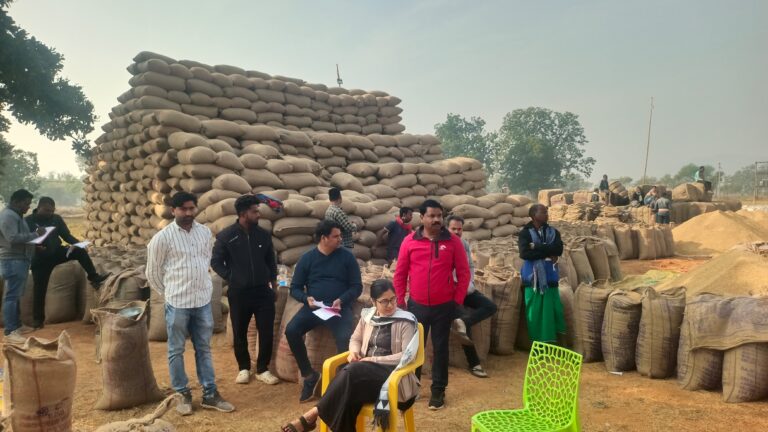 रिसेकेला सरायपाली धान खरीदी केंद्र में 531 बोरा संदिग्ध धान व भस्करापाली में रबी फसल का 61 बोरी धान जब्त