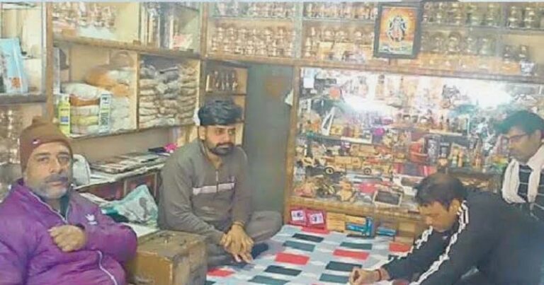 धर्म बदलने की एक कहानी सामने आई है, जहां चार साल तक विरोध और असमंजस झेलने के बाद 45 परिवारों ने इस्लाम छोड़कर सनातन धर्म अपनाने का फैसला किया