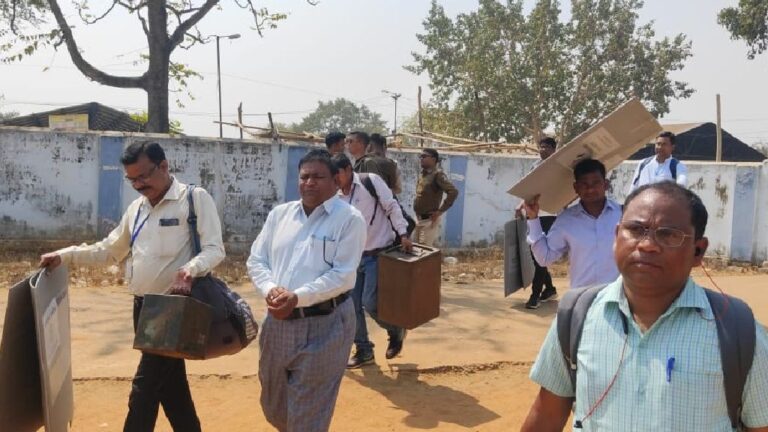 महासमुंद जनपद पंचायत में तीसरे (अंतिम) चरण का मतदान कल, सभी तैयारियां पूर्ण, मतदान दल रवाना