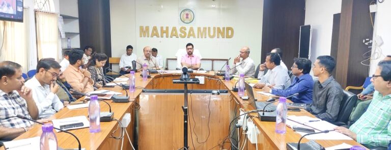 कलेक्टर श्री लंगेह ने ली समय सीमा की बैठक