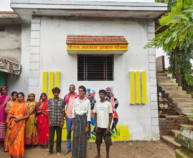 महासमुंद : विशेष पिछड़ी जनजाति ग्राम भिथीडीह और सोनासिल्ली के सभी परिवारों को मिला प्रधानमंत्री आवास योजना का लाभ