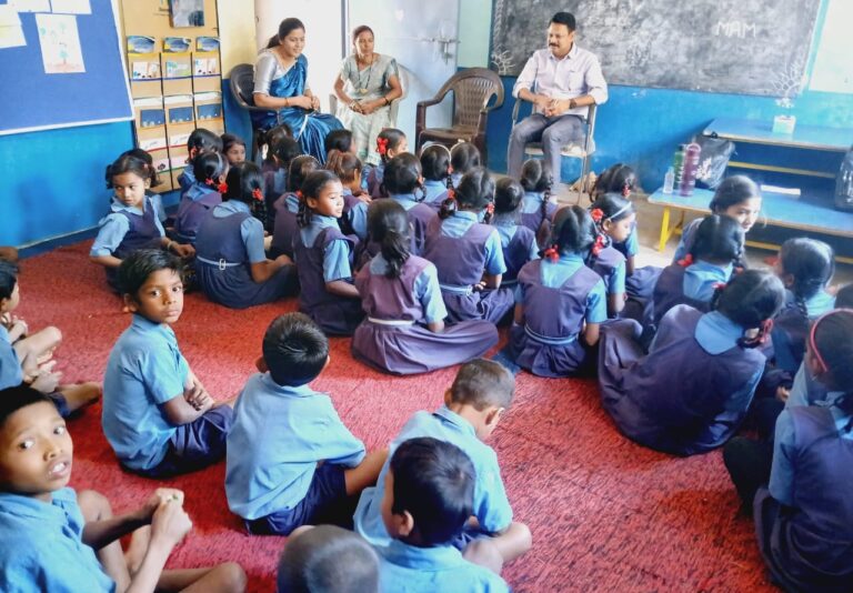 एसडीएम बागबाहरा ने किया स्कूलों और छात्रावास का निरीक्षण, सुविधाओं का लिया जायजा