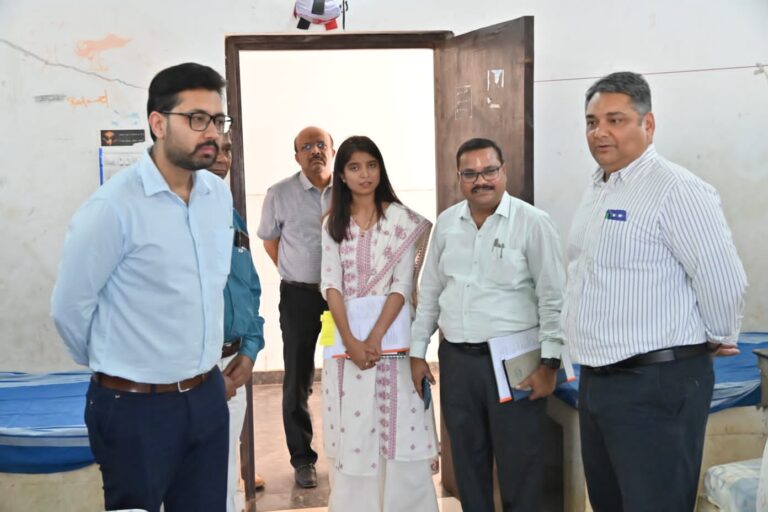 एकलव्य आवासीय परिसर का भारत सरकार के अधिकारी ने किया निरीक्षण