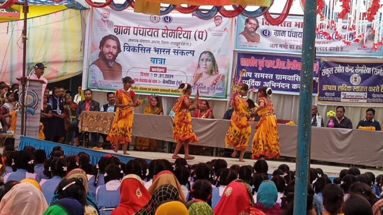 रायपुर : विकसित भारत संकल्प यात्रा : गाँव-गाँव में हितग्राही ले रहे केंद्र शासन की योजनाओं की जानकारी