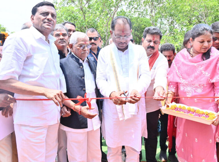 रायपुर : मुख्यमंत्री श्री विष्णु देव साय ने किया अटल विहार योजना अंतर्गत 226 आवासों का लोकार्पण