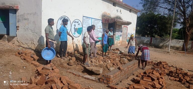 चेरूडीपा स्कूल में सामुदायिक सहभागिता से बना चबूतरा एवं मैदान समतलीकरण*