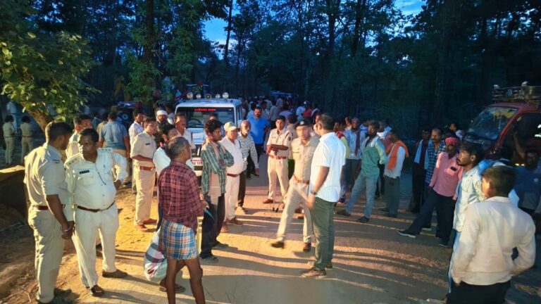 बागबाहरा परिक्षेत्र के ग्राम तमोरा से अवैध अतिक्रमण हटाया गया* 100 हेक्टेयर वन भूमि क्षेत्र में था 50 व्यक्तियों का अतिक्रमण*       