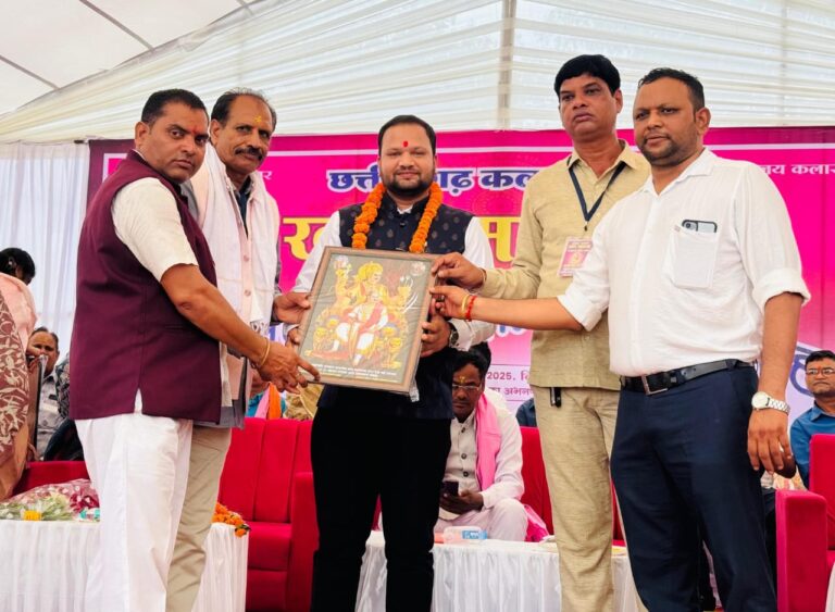 बसना – जनप्रतिनिधि सम्मान” से सम्मानित हुए सभापति प्रकाश सिन्हा.