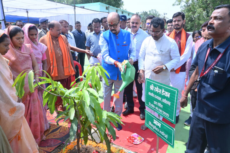 रायपुर : विश्व पर्यावरण दिवस के अवसर पर राज्यपाल श्री डेका ने लगाए पौधे