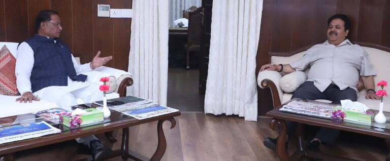 रायपुर : भारतीय क्रिकेट कंट्रोल बोर्ड (BCCI) के उपाध्यक्ष राजीव शुक्ला ने छत्तीसगढ़ सदन में मुख्यमंत्री विष्णुदेव साय से की मुलाकात