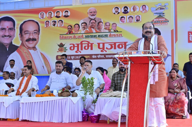 रायपुर : केंद्रीय राज्यमंत्री श्री तोखन साहू और उप मुख्यमंत्री श्री अरुण साव ने 39 करोड़ रुपए से अधिक के कार्यों का किया भूमिपूजन