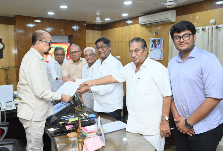 रायपुर : राज्यपाल श्री डेका से छत्तीसगढ़ अग्रवाल संगठन के पदाधिकारियों ने की भेंट