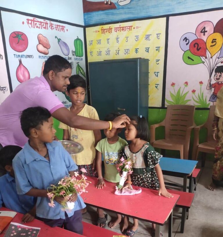 रायपुर : जून से खुले स्कूलों के पट, पहले दिन पहुंचे बच्चों का हुआ स्वागत