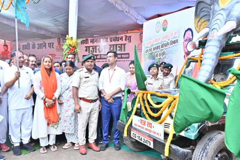 रायपुर : मुख्यमंत्री श्री विष्णु देव साय ने ‘गजरथ यात्रा’ का किया शुभारंभ, मानव-हाथी द्वंद रोकने की अनूठी पहल