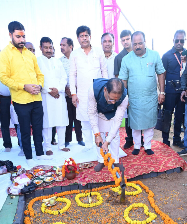 रायपुर : मुख्यमंत्री श्री साय ने कुनकुरी में 250 सीटर नालंदा परिसर का किया भूमिपूजन: लाइब्रेरी में होगी इंडोर और आउटडोर अध्ययन की व्यवस्था 