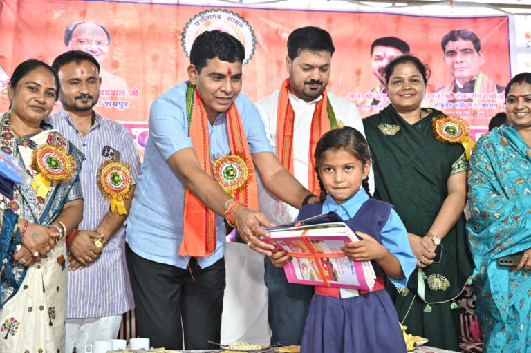 रायपुर : शिक्षा विकास का आधार, जीवन में लक्ष्य प्राप्त करने के लिए मेहनत जरूरी है :- राजस्व मंत्री श्री टंक राम वर्मा