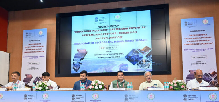 रायपुर : छत्तीसगढ़ की खनिज विविधता है देश की आर्थिक समृद्धि का आधार – खनिज सचिव श्री पी. दयानंद