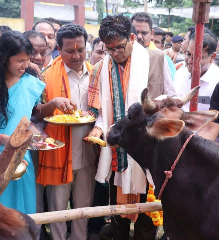 रायपुर : तमनार में आयोजित जिला स्तरीय पशु मेला में शामिल हुए वित्त मंत्री श्री ओ.पी. चौधरी