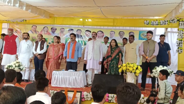 महासमुंद : निषाद समाज के वार्षिक सम्मेलन में उपमुख्यमंत्री विजय शर्मा हुए शामिल