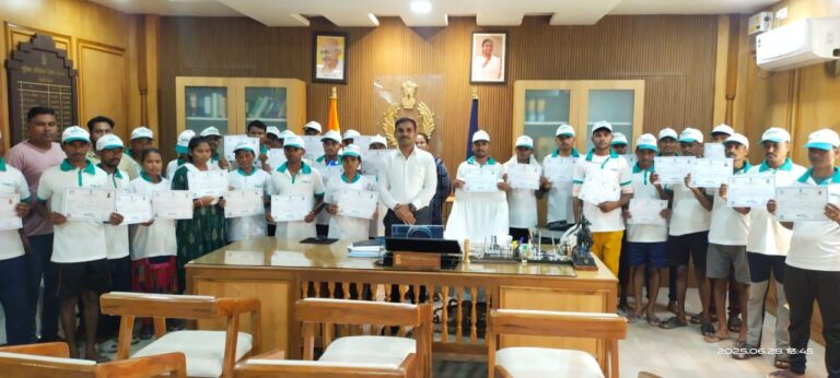 रायपुर : समाज की मुख्य धारा से जोड़ने जिला प्रशासन सुकमा की अभिनव पहल