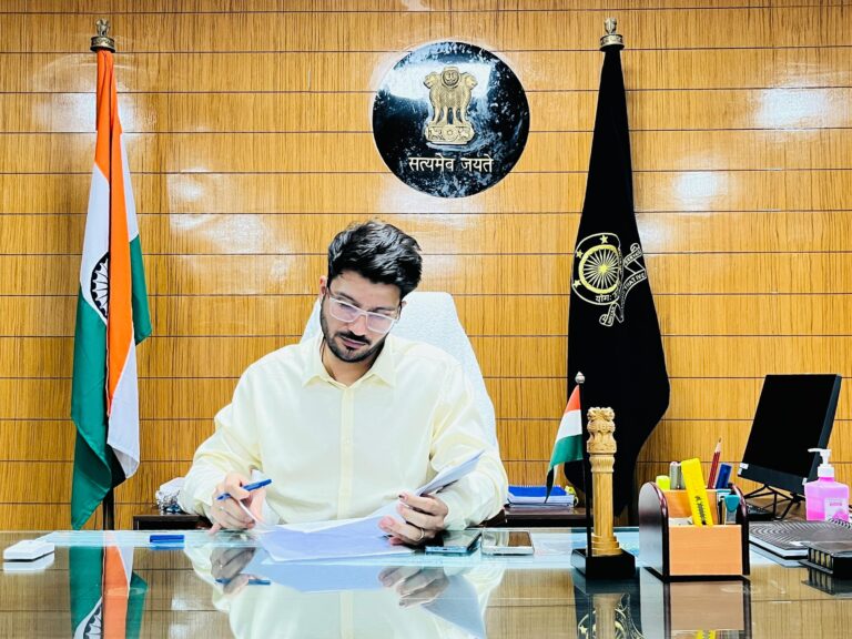 बलौदाबाजार : मुख्यमंत्री की घोषणाओं पर त्वरित अमल कर समय पर कार्य पूर्ण कराएं -कलेक्टर