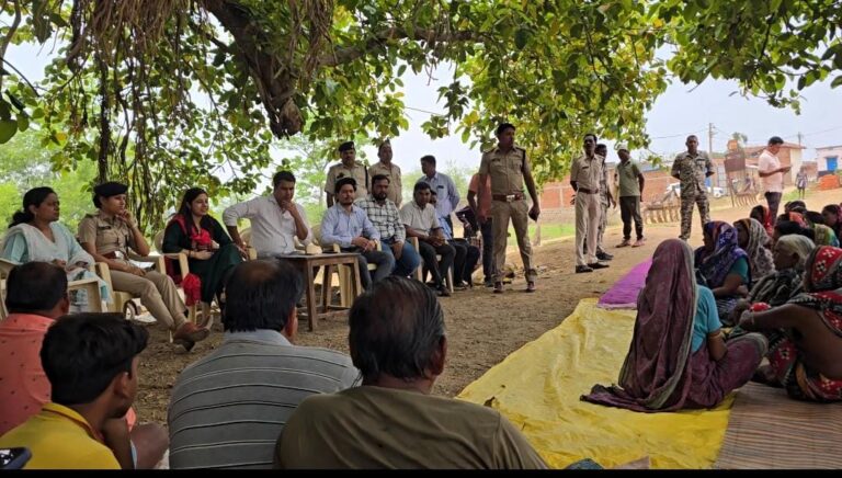सरायपाली /जमीन विवाद को लेकर ग्राम रक्शा में हुई बैठक, प्रशासन ने दिया जांच और कार्यवाही का आश्वासन*