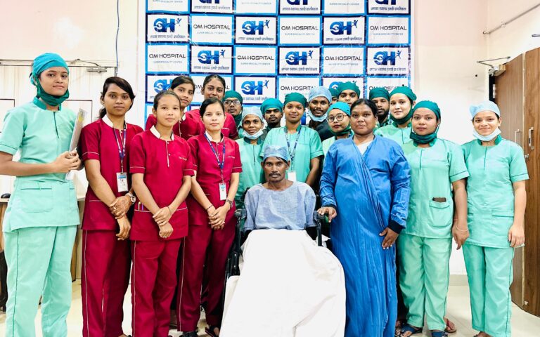 सरायपाली /0ओम हॉस्पिटल, सरायपाली में करैत सांप के काटे मरीज को मिला नया जीवन 10 दिन वेंटिलेटर पर रहे फागुलाल का सफल इलाज; अस्पताल ने दिखाई मानवता, अधिकांश खर्च किया माफ