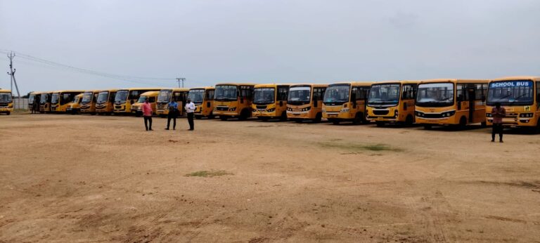 बसना, सरायपाली क्षेत्र के 44 स्कूल बसों की जांच की गई, जांच में 04 बसों में कमी पाए जाने पर शमन शुल्क वसूल किया गया।