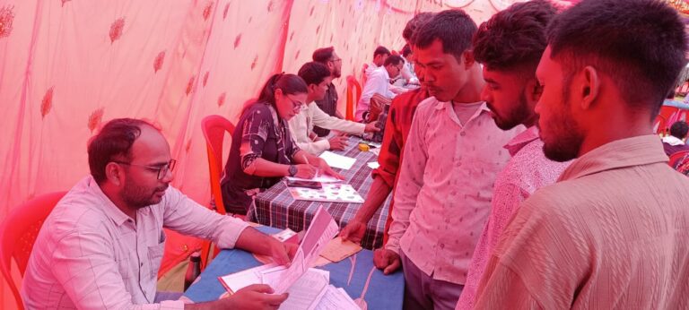 महासमुंद/शिविरों में हितग्राहियों को मिल रहा योजनाओं का समग्र लाभ