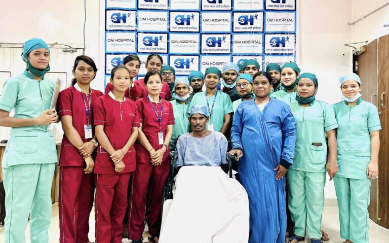 सरायपाली / ओम हॉस्पिटल, सरायपाली में करैत सांप के काटे मरीज को मिला नया जीवन 10 दिन वेंटिलेटर पर रहे फागुलाल का सफल इलाज; अस्पताल ने दिखाई मानवता, अधिकांश खर्च किया माफ