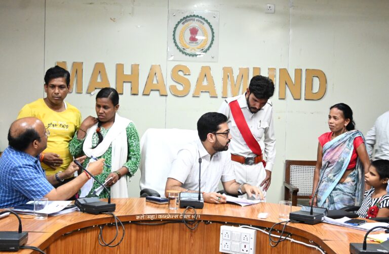 महासमुंद / साप्ताहिक जन चौपाल में ग्रामीणों ने रखी समस्याएं