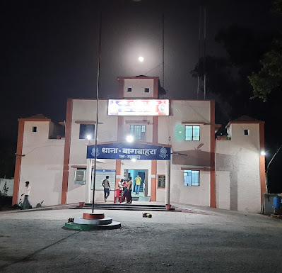 बागबाहरा: मुक्तिधाम के पीछे गार्डन से अवैध शराब बेचते बुजुर्ग गिरफ्तार, 20 पौवा देशी शराब जब्त