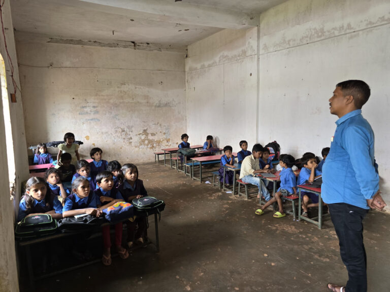 रायपुर : शिक्षक युक्तियुक्तकरण से संवरने लगी शिक्षा व्यवस्था, सपनादर प्राथमिक शाला को मिले तीन शिक्षक   