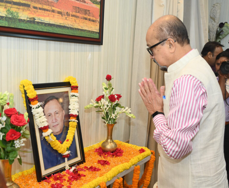 रायपुर : हमने सच्चे राष्ट्र सेवक, संवेदनशील प्रशासक और एक महान व्यक्ति को खो दिया है-श्री रमेन डेका