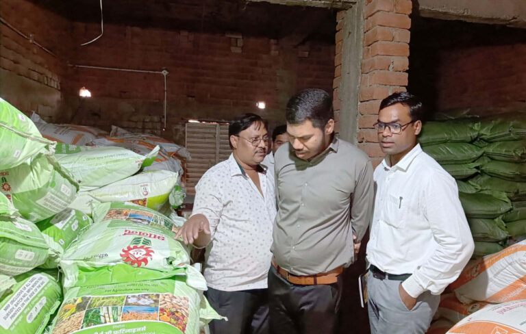 रायपुर : खरीफ सीजन की मजबूत तैयारी, पिछले साल की तुलना में अब तक 141 प्रतिशत सुपर फास्फेट और 125 प्रतिशत एनपीके खाद मिला