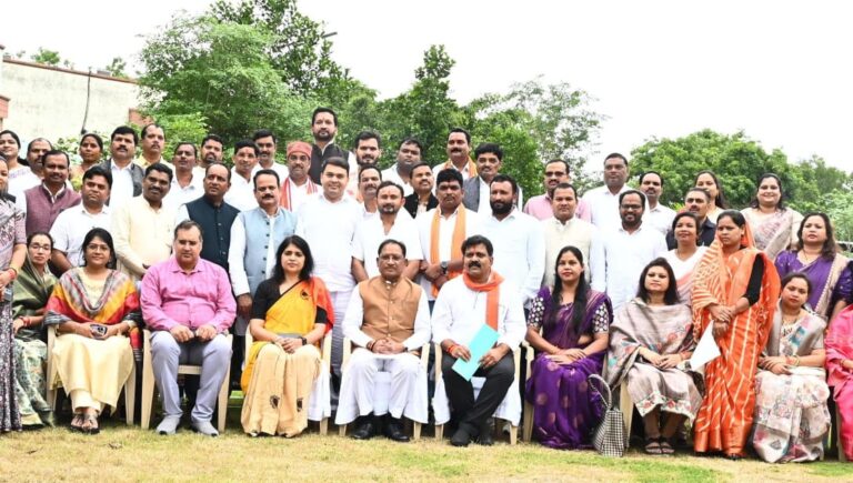 रायपुर : ग्रामीण विकास की रीढ़ की हड्डी हैं पंचायती राज संस्थाएं – मुख्यमंत्री श्री विष्णुदेव साय