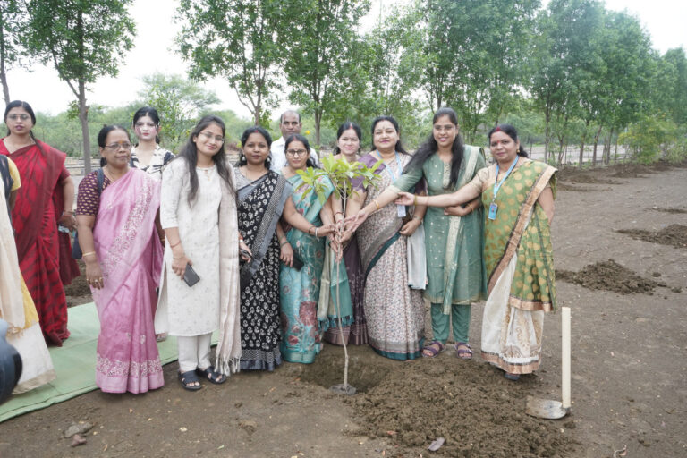 रायपुर : सहकारिता विभाग ने पूरे छत्तीसगढ़ में 1 लाख वृक्षारोपण करते हुए उनकी सुरक्षा का संकल्प लिया।