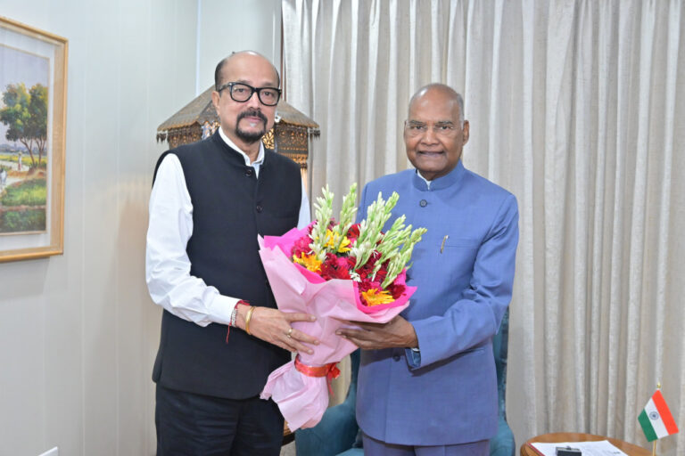 छत्तीसगढ़ : पूर्व राष्ट्रपति श्री कोविंद से राज्यपाल श्री डेका ने की सौजन्य भेंट