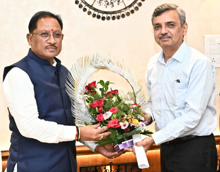 छत्तीसगढ़ : मुख्यमंत्री श्री साय से भारत सरकार में भूमि संसाधन सचिव ने की सौजन्य भेंट