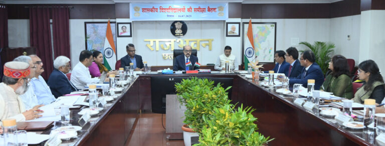 रायपुर: विश्वविद्यालयों एवं कॉलेजों में शैक्षणिक गुणवत्ता बढ़ाने रिक्त पदों पर भर्ती की कार्रवाई प्राथमिकता से करें- राज्यपाल श्री रमेन डेका