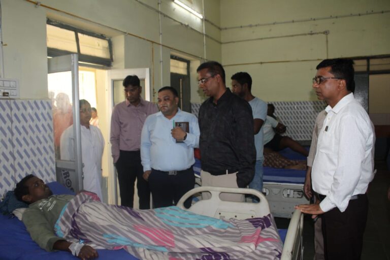 सारंगढ़ बिलाईगढ़ : कलेक्टर ने जिला अस्पताल के वार्डों का औचक निरीक्षण कर मरीजों के बेहतर इलाज के निर्देश दिए  