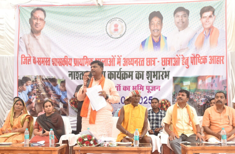 छत्तीसगढ़ : वनमंत्री श्री कश्यप ने प्राथमिक शालाओं में पौष्टिक आहार नाश्ता प्रदाय योजना का किया शुभारंभ