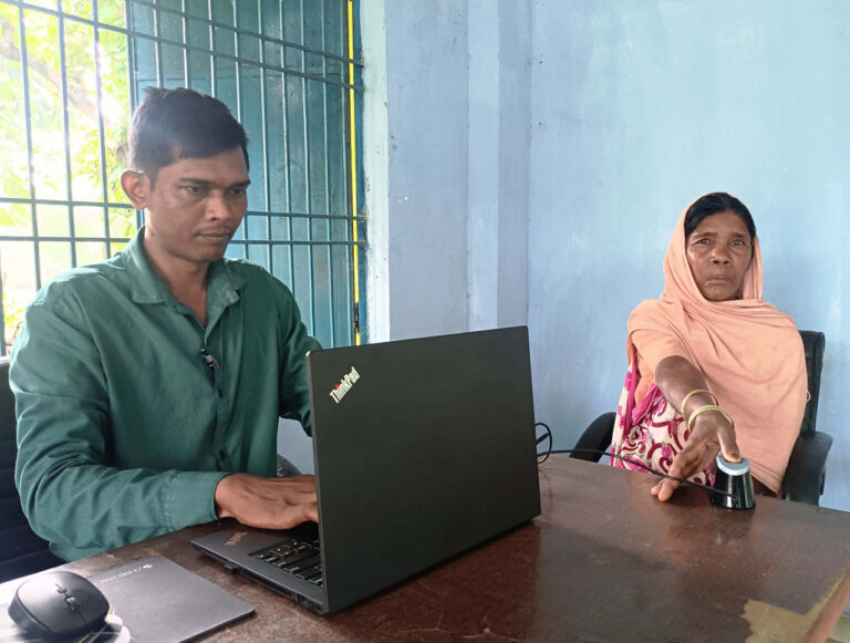 छत्तीसगढ़ : जनसुविधाओं की ओर बढ़ता हर कदम… तकनीक से जुड़ता हर नागरिक अटल डिजिटल सुविधा केंद्र से लोगों को मिल रही राहत