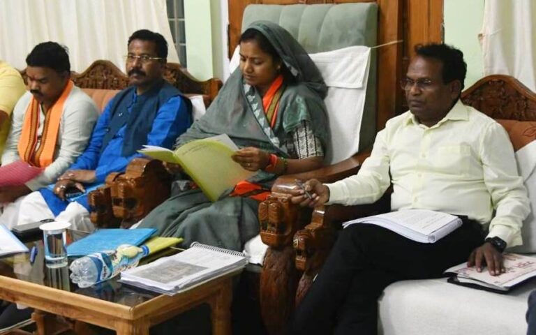 छत्तीसगढ़: आंगनबाड़ियों की व्यवस्था और कुपोषण उन्मूलन पर ध्यान दें अधिकारी: मंत्री श्रीमती राजवाड़े