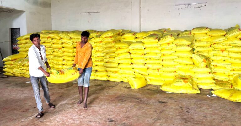 छत्तीसगढ़: प्रदेश के किसानों को अब तक 8.35 लाख मीट्रिक टन रासायनिक खाद वितरित लक्ष्य का शत प्रतिशत खाद का हो चुका वितरण