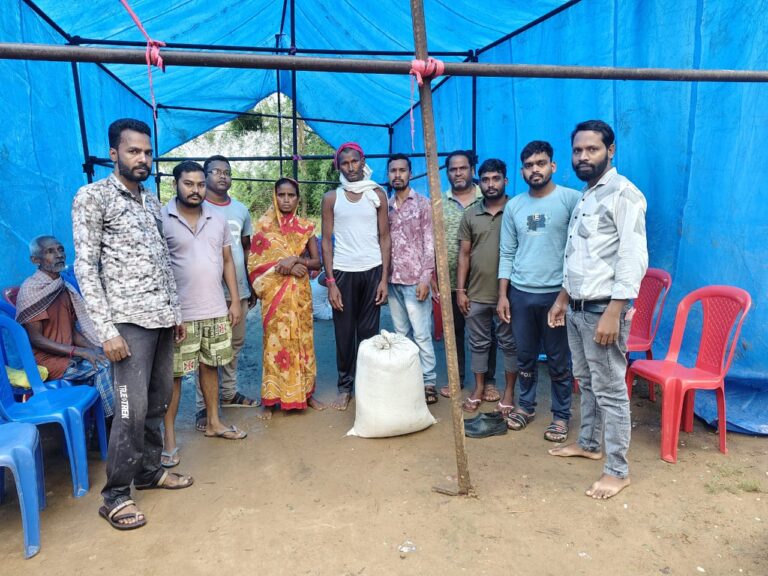 सरायपाली / एकलव्य सेवा संस्था कर रही है जरूरत मंद लोगो की मदद