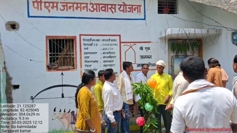 महासमुंद/ग्राम बेलसोंडा में आवास प्लस सर्वे एवं मनरेगा कार्यों का आयुक्त श्री तारण प्रकाश सिन्हा द्वारा निरीक्षण