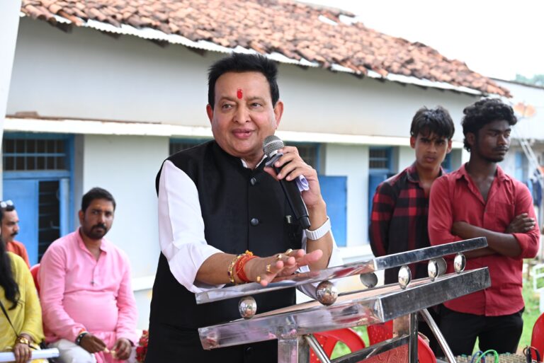 बसना श्रावण सोमवार पर विधायक डॉ संपत अग्रवाल ने की शिव आराधना, ग्राम चौपाल लगाकर सुनीं जनसमस्याएं-समाधान का दिया भरोसा